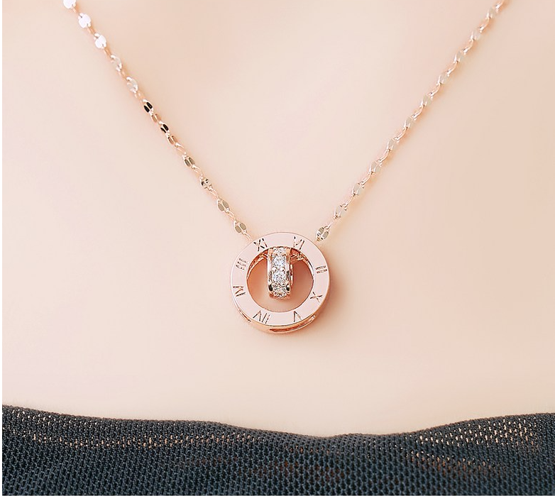 14K/18K Gold Roman Numeral Circle Diamond CZ Pendant Necklace | Juriette
