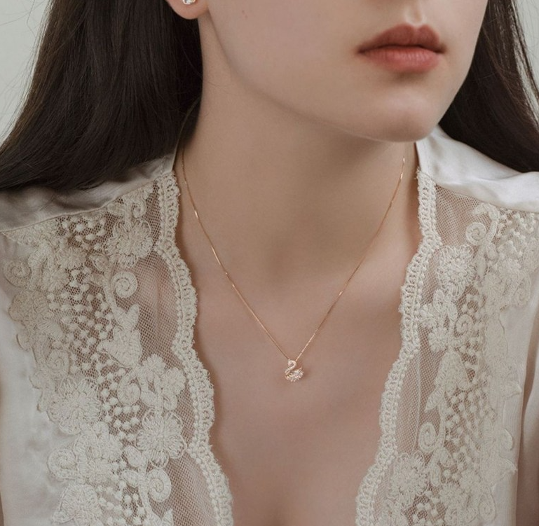 14K Gold Plated Swan Pendant Necklace H-05