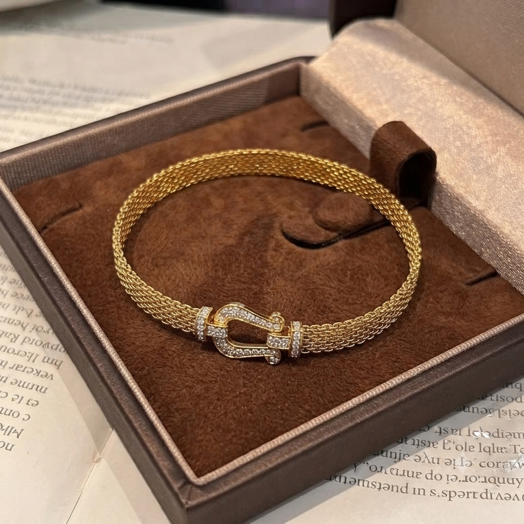 LILY 18K Gold Plated Horseshoe Bracelet — Elegant Women's Daily Jewelry