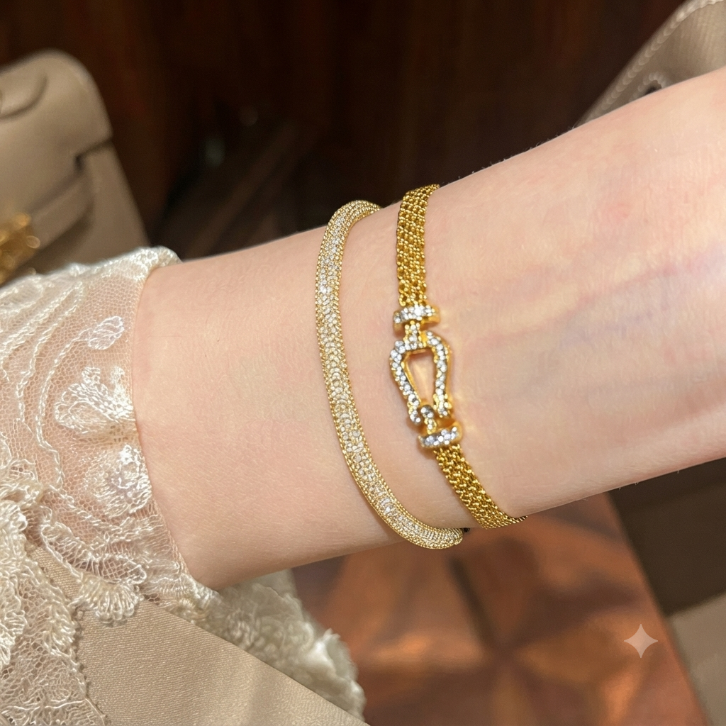 LILY 18K Gold Plated Horseshoe Bracelet — Elegant Women's Daily Jewelry