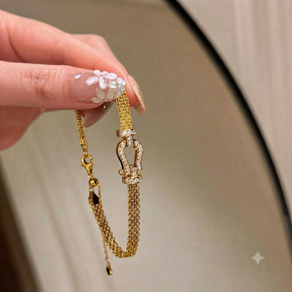 LILY 18K Gold Plated Horseshoe Bracelet — Elegant Women's Daily Jewelry